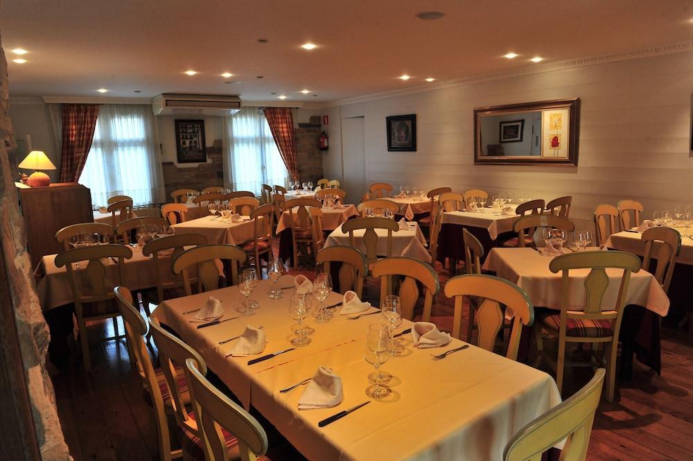 Hostal Lola Isaba Bagian luar foto