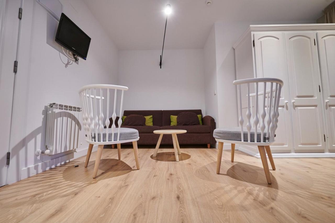 Hostal Lola Isaba Bagian luar foto