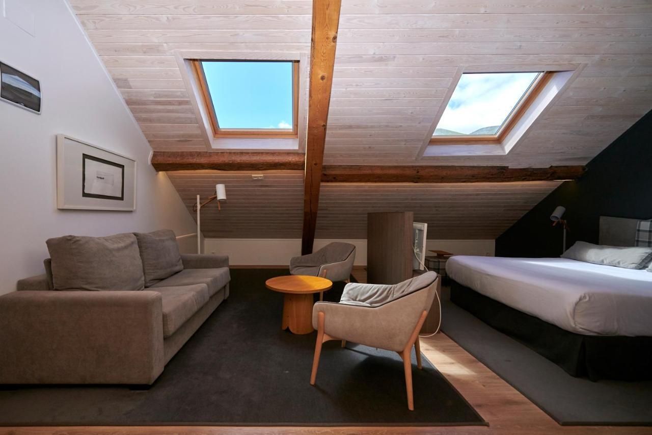 Hostal Lola Isaba Bagian luar foto
