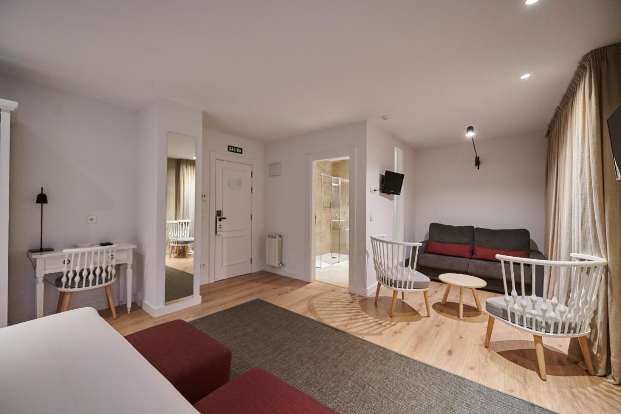 Hostal Lola Isaba Bagian luar foto
