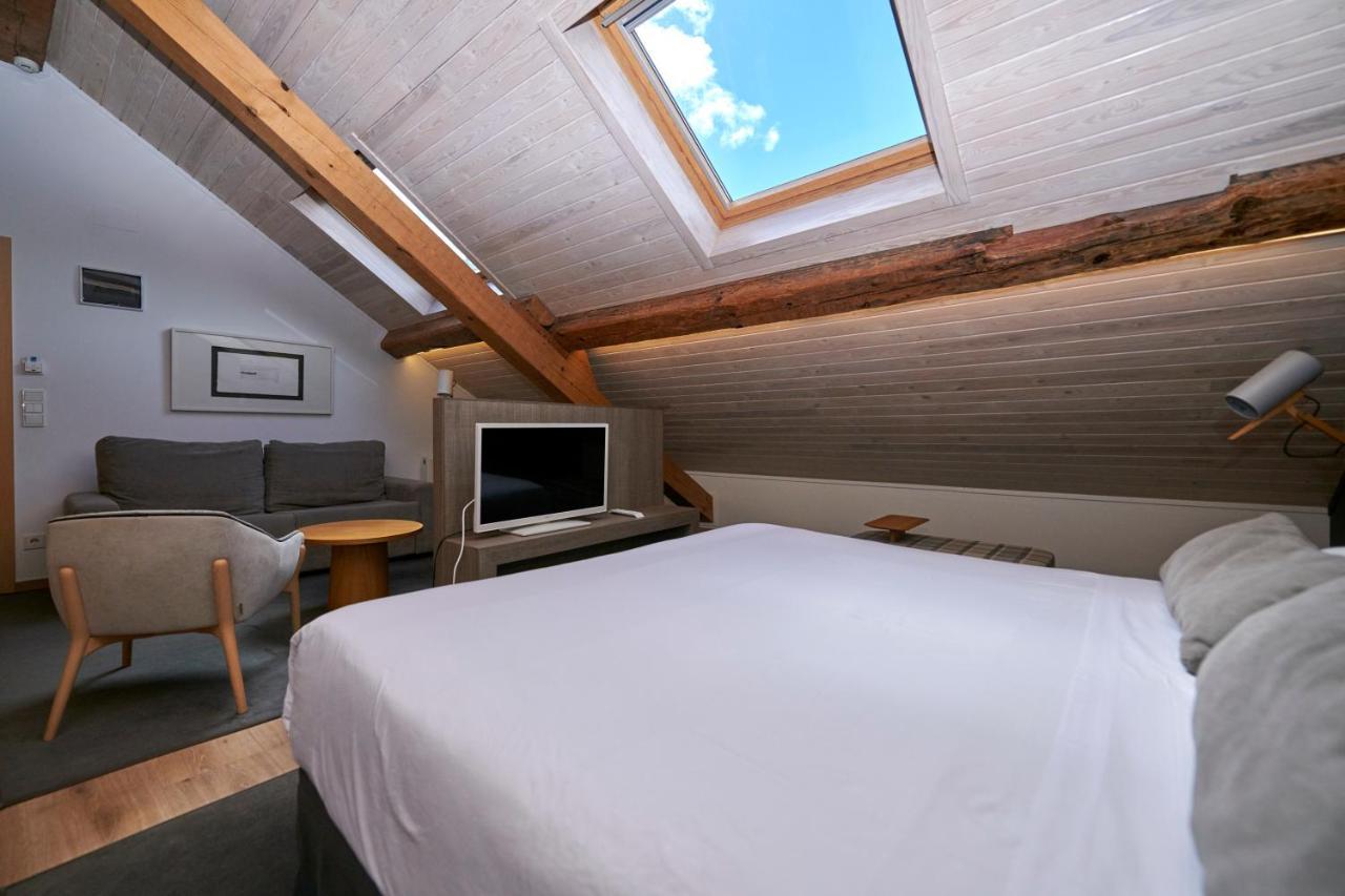 Hostal Lola Isaba Bagian luar foto