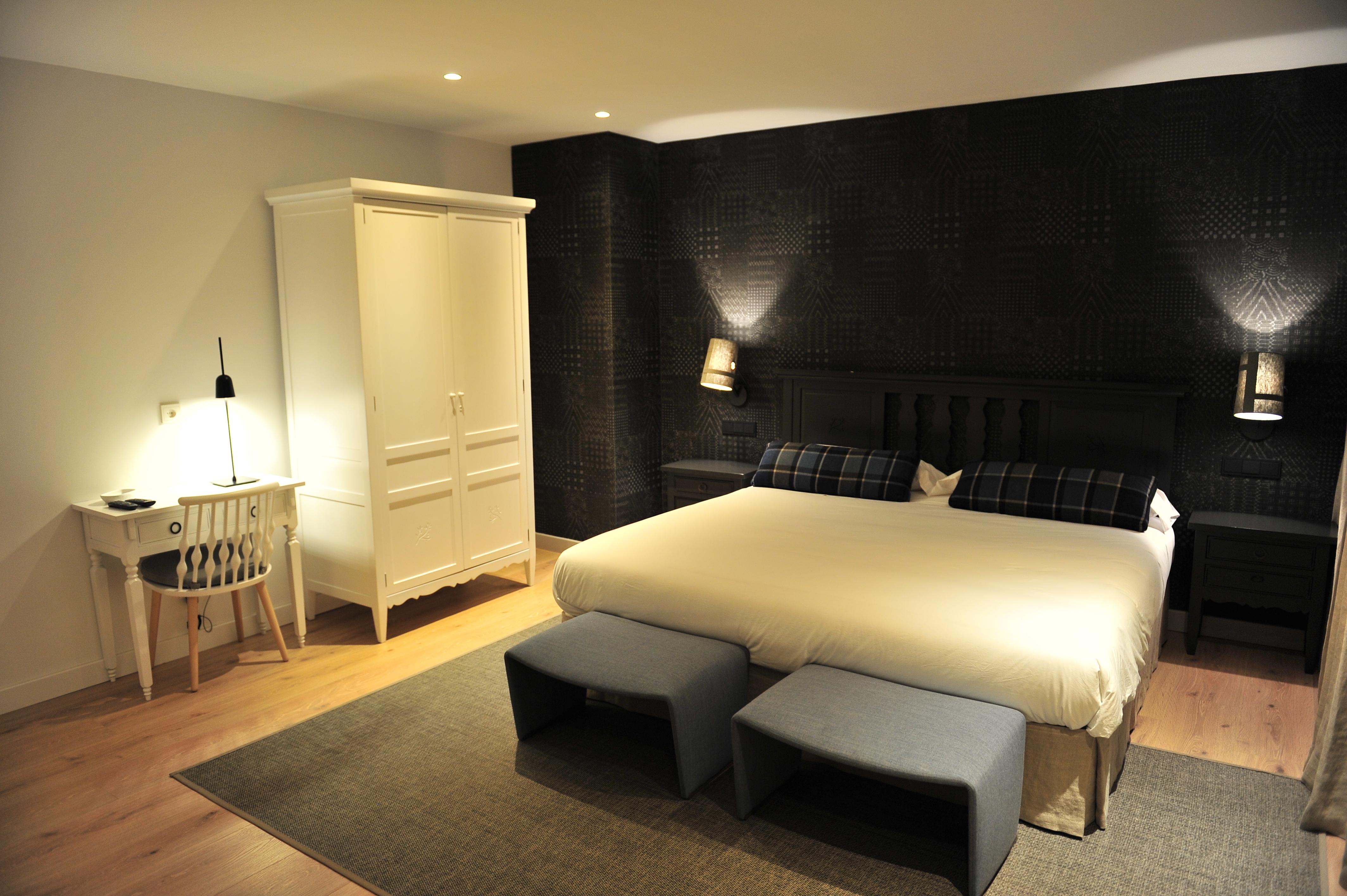 Hostal Lola Isaba Bagian luar foto