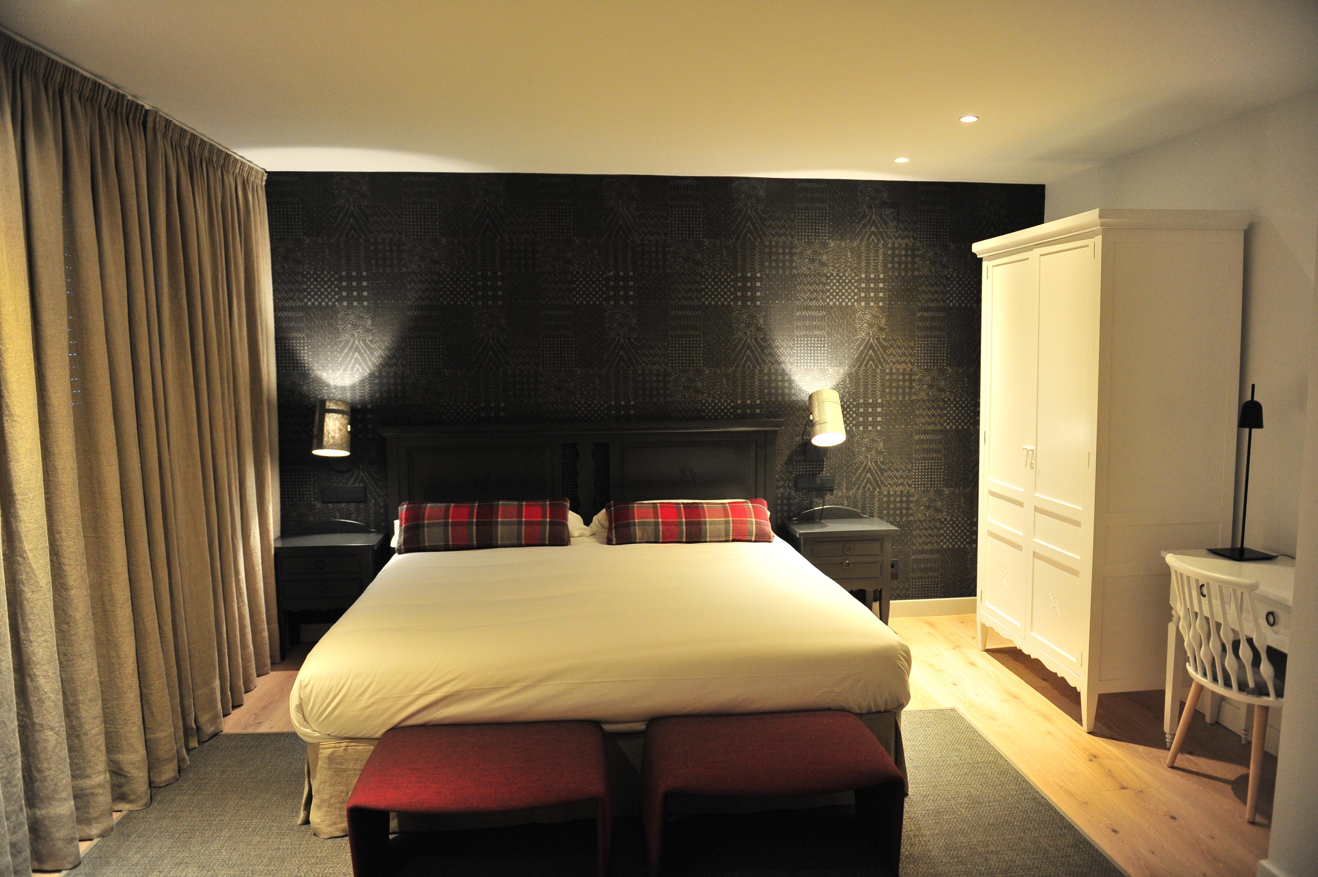 Hostal Lola Isaba Bagian luar foto